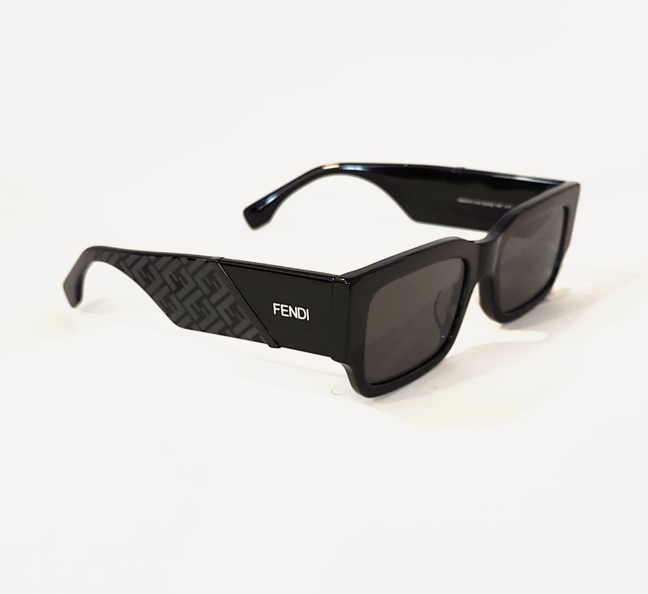 Eyeglass